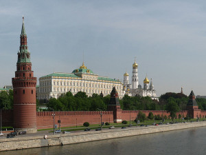 800px-Moscow_Kremlin_from_Kamenny_bridge