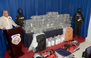 DNCD-decomisa-349-paquetes-y-otras-drogas-camufladas-en-productos-de-belleza-25-03-2016-58 (1)