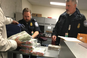 BN-ND527_0317su_M_20160317182145