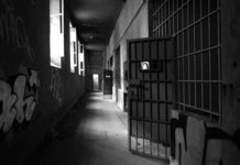 El hacinamiento migratorio como negocio: Krome y la industria de la detención en EEUU