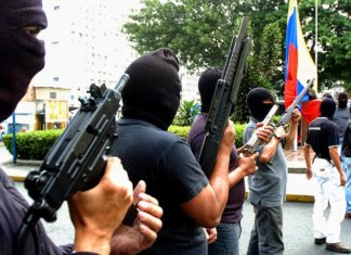 Régimen de Maduro tolera negocios de paramilitares para no perder a sus pistoleros