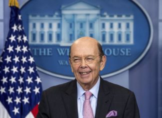 El ministro de Comercio de Trump hace negocios con la petrolera de Maduro