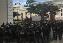 Guardia Nacional impide a diputados opositores ingresar a la Asamblea Nacional