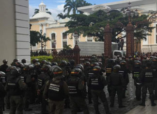 Guardia Nacional impide a diputados opositores ingresar a la Asamblea Nacional