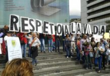 Pacientes protestan en Caracas para exigir apertura de un canal humanitario