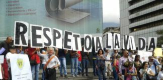 Pacientes protestan en Caracas para exigir apertura de un canal humanitario