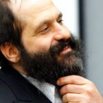 Trump conmuta sentencia de condenado por lavado de dinero