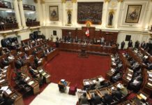 Congreso de Perú debatirá destitución de Kuczynski el 21D por caso Odebrecht
