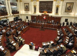 Congreso de Perú debatirá destitución de Kuczynski el 21D por caso Odebrecht