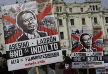 Más de 230 escritores peruanos, entre ellos Vargas Llosa, rechazan indulto a Fujimori