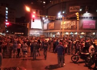 En La Vega y Antímano protestan por escasez de comida