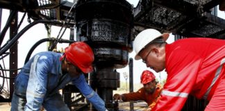 El alza del precio del crudo no beneficia a Venezuela