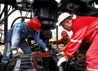 El alza del precio del crudo no beneficia a Venezuela