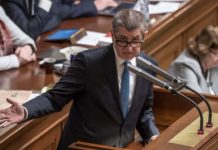 Renuncia gobierno de la República Checa por denuncias de corrupción contra el primer ministro