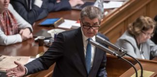 Renuncia gobierno de la República Checa por denuncias de corrupción contra el primer ministro