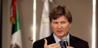 Ministro mexicano aboga por legalizar marihuana en zonas turísticas