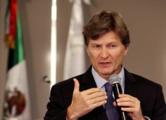 Ministro mexicano aboga por legalizar marihuana en zonas turísticas