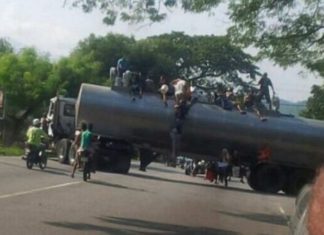 Saquearon camiones de comida en Tucani y El Pinar en Mérida