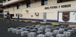 Decomisan 947 paquetes de droga en Panamá y detienen a 6 colombianos