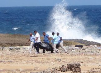 Balseros venezolanos sobrevivientes del naufragio serán deportados desde Curazao (video)