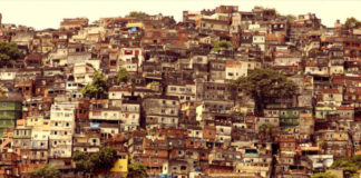 Unos 300 policías intervienen contra el narcotráfico en una favela de Río