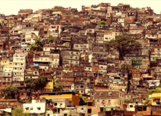 Unos 300 policías intervienen contra el narcotráfico en una favela de Río