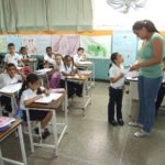 Día del Maestro: hasta 50 educadores emigran a diario de Venezuela