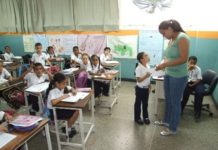 Día del Maestro: hasta 50 educadores emigran a diario de Venezuela