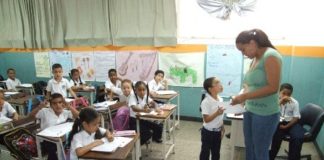 Día del Maestro: hasta 50 educadores emigran a diario de Venezuela