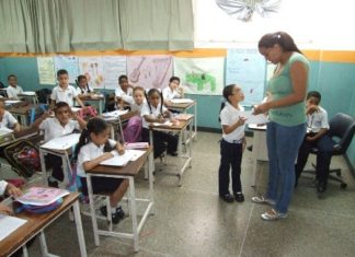 Día del Maestro: hasta 50 educadores emigran a diario de Venezuela