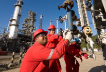 Dirigente sindical advirtió sobre masiva emigración de trabajadores de Pdvsa