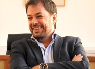 Oficialistas argentinos dicen que alto funcionario acusado corrupción debe dimitir