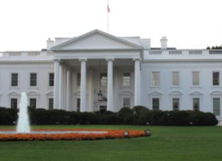 Casa Blanca debate embargo petrolero a Venezuela como respuesta a elecciones convocadas por Maduro