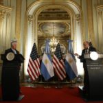 Estados Unidos y Argentina estudian sanciones al petróleo venezolano