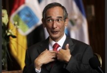 Expresidente Álvaro Colom arrestado por caso de corrupción en Guatemala