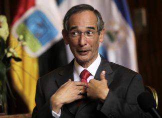 Expresidente Álvaro Colom arrestado por caso de corrupción en Guatemala