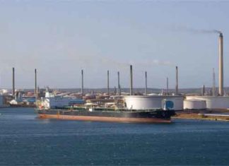 Pdvsa recurre a canjes para importar crudo para refinería en Curazao