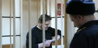 Declarado culpable de corrupción exgobernador ruso y antiguo opositor