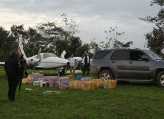 Decomisan en Guatemala avioneta con cocaína y armas procedente de costas venezolanas
