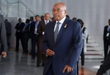 Presidente sudafricano se defiende ante 783 casos de corrupción en su contra