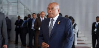 Presidente sudafricano se defiende ante 783 casos de corrupción en su contra