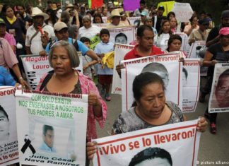 «En México no hay democracia, hay una crisis humanitaria»