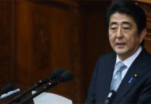 Cientos de japoneses piden renuncia del primer ministro Abe por escándalo de favores