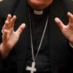 Detienen a un obispo y varios sacerdotes por desvío de recursos en Brasil