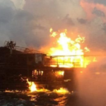 Un trabajador desaparecido tras explosión de gabarra en Lago de Maracaibo