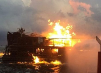 Un trabajador desaparecido tras explosión de gabarra en Lago de Maracaibo