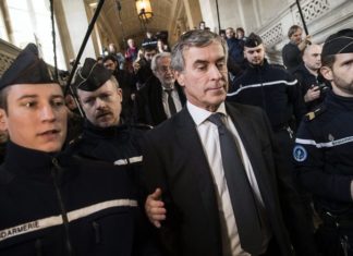 Exministro francés es condenado a cuatro años de cárcel por fraude