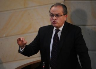 Procurador general de Colombia dice que el país está «inundado en coca»