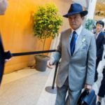 Ministro de Finanzas nipón devuelve un año de sueldo tras escándalo