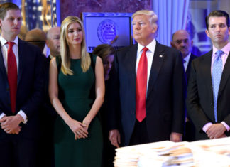 Fiscalía de Nueva York acusa a Trump de financiar la campaña con su fundación